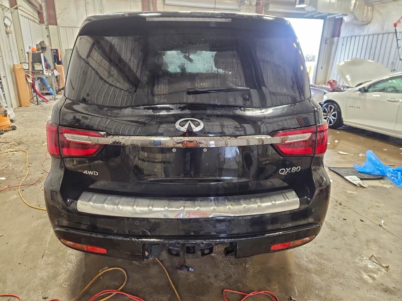 2021 INFINITI QX80 LUXE photo 6