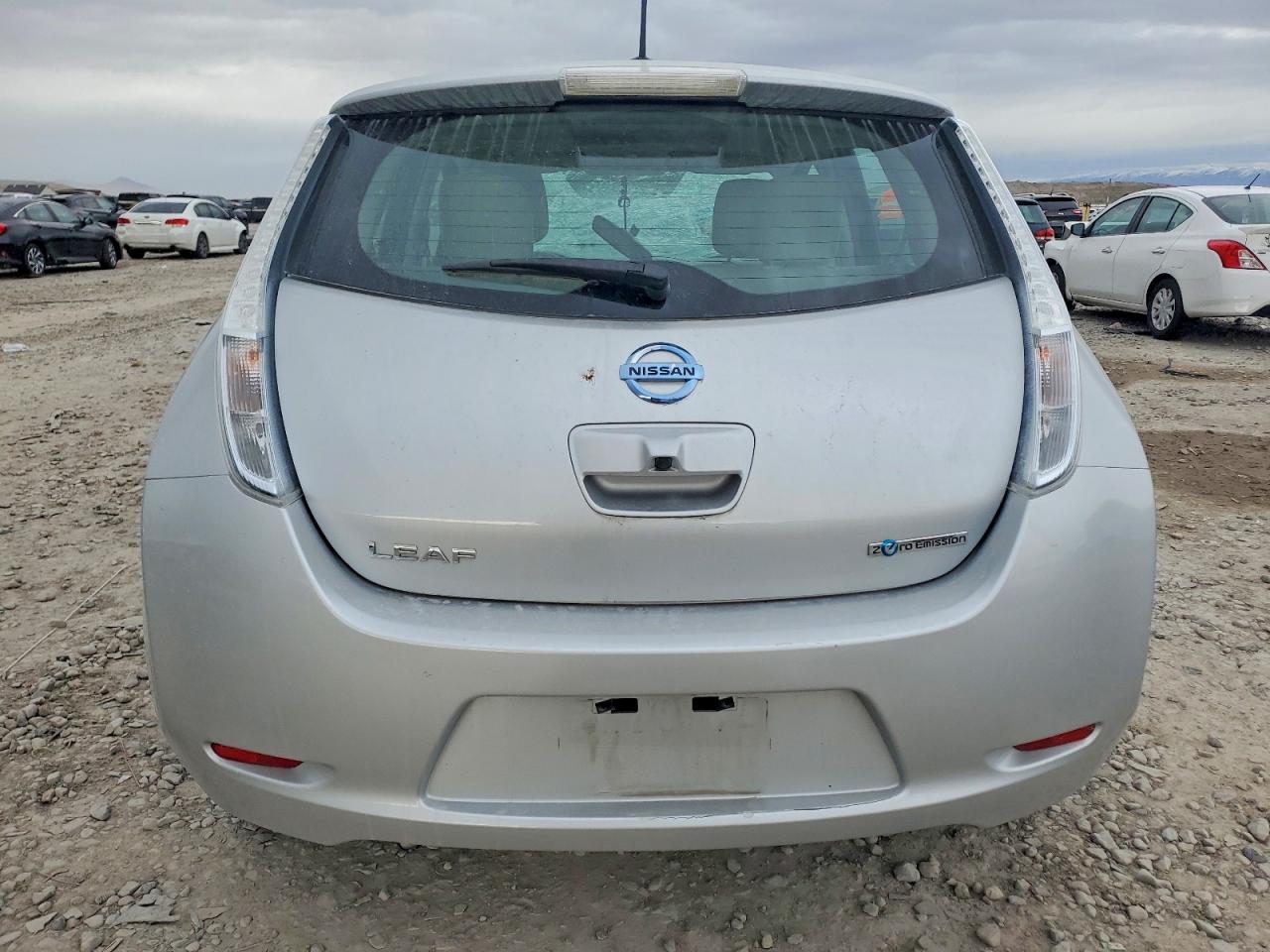 2014 NISSAN LEAF S photo 6