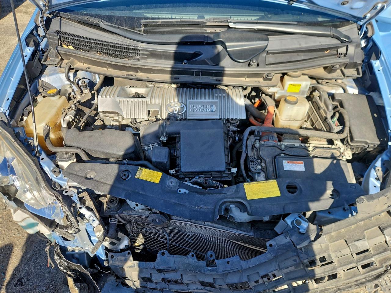 2014 TOYOTA PRIUS PLUG-IN photo 11