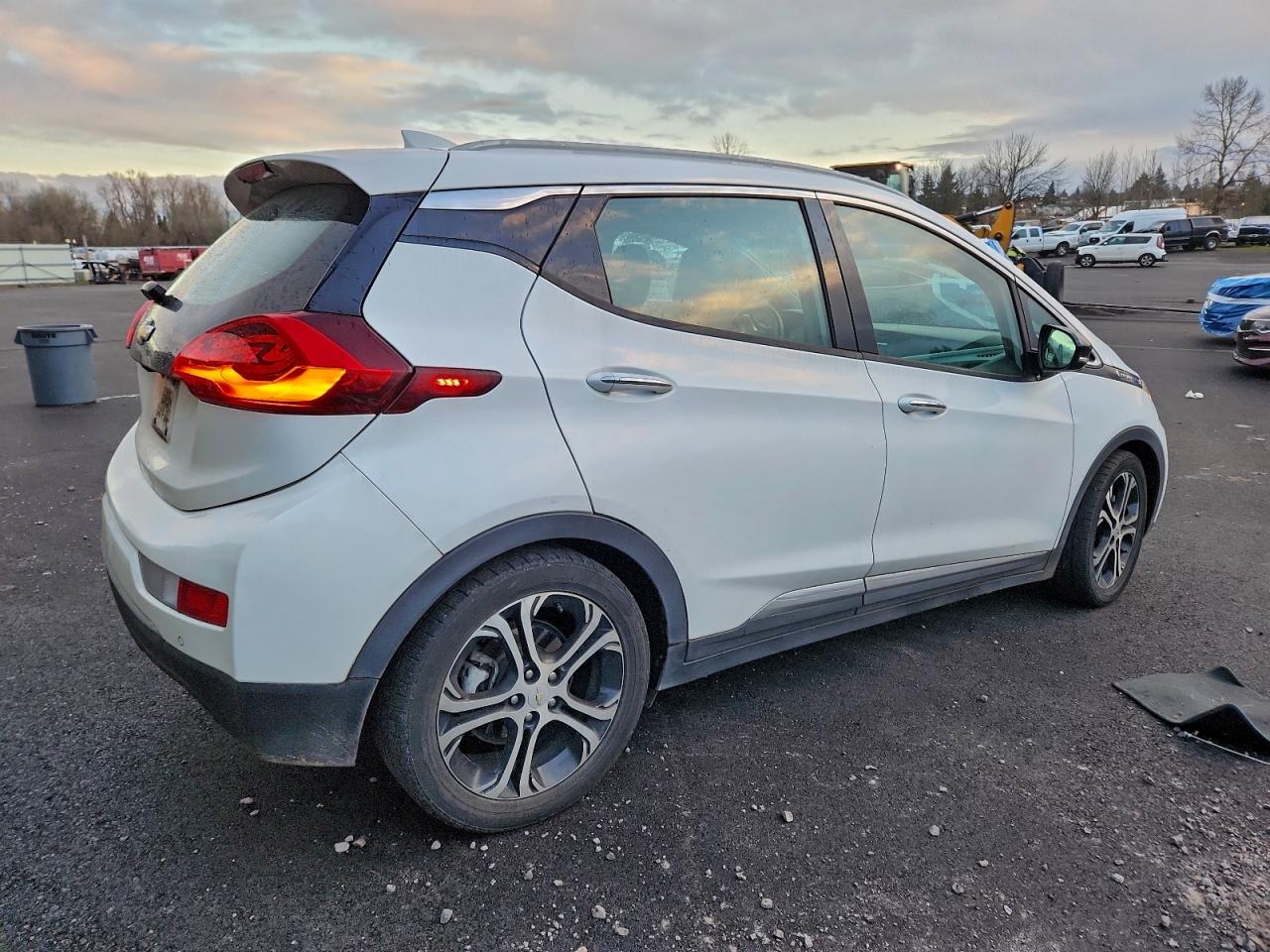 2017 CHEVROLET BOLT EV PREMIER photo 3