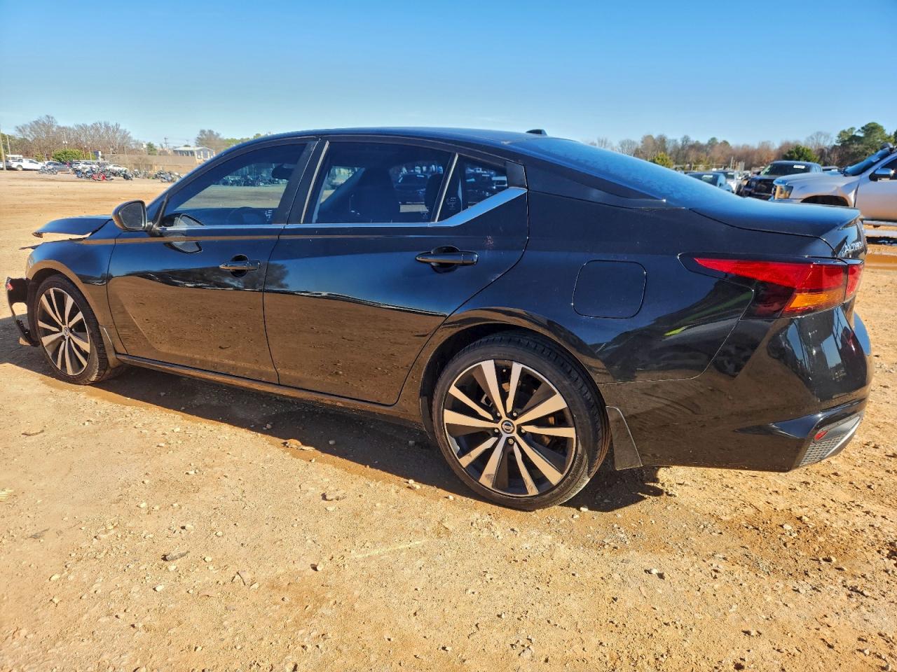 2019 NISSAN ALTIMA SR photo 2