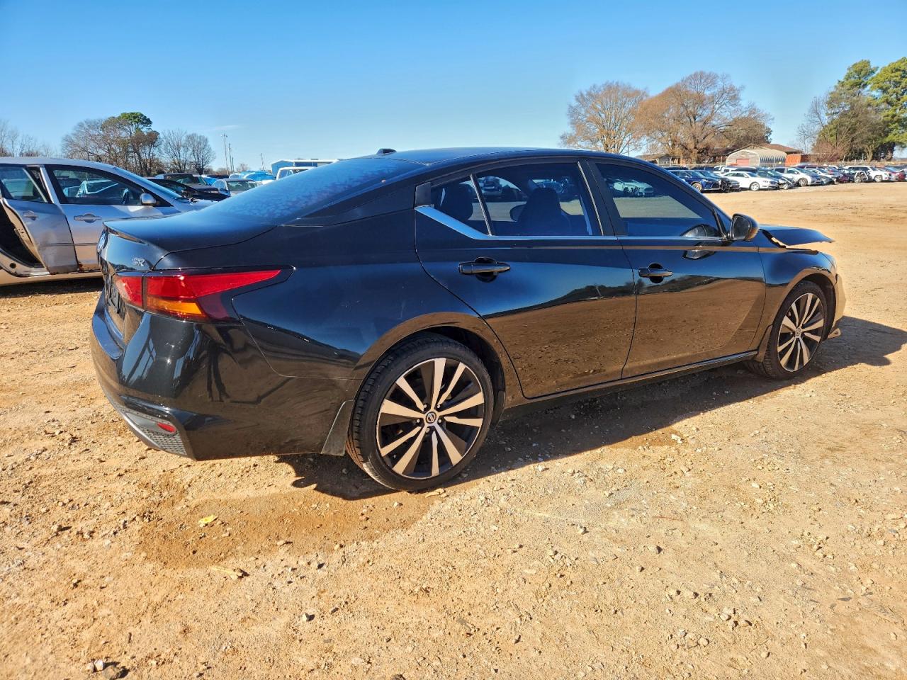 2019 NISSAN ALTIMA SR photo 3