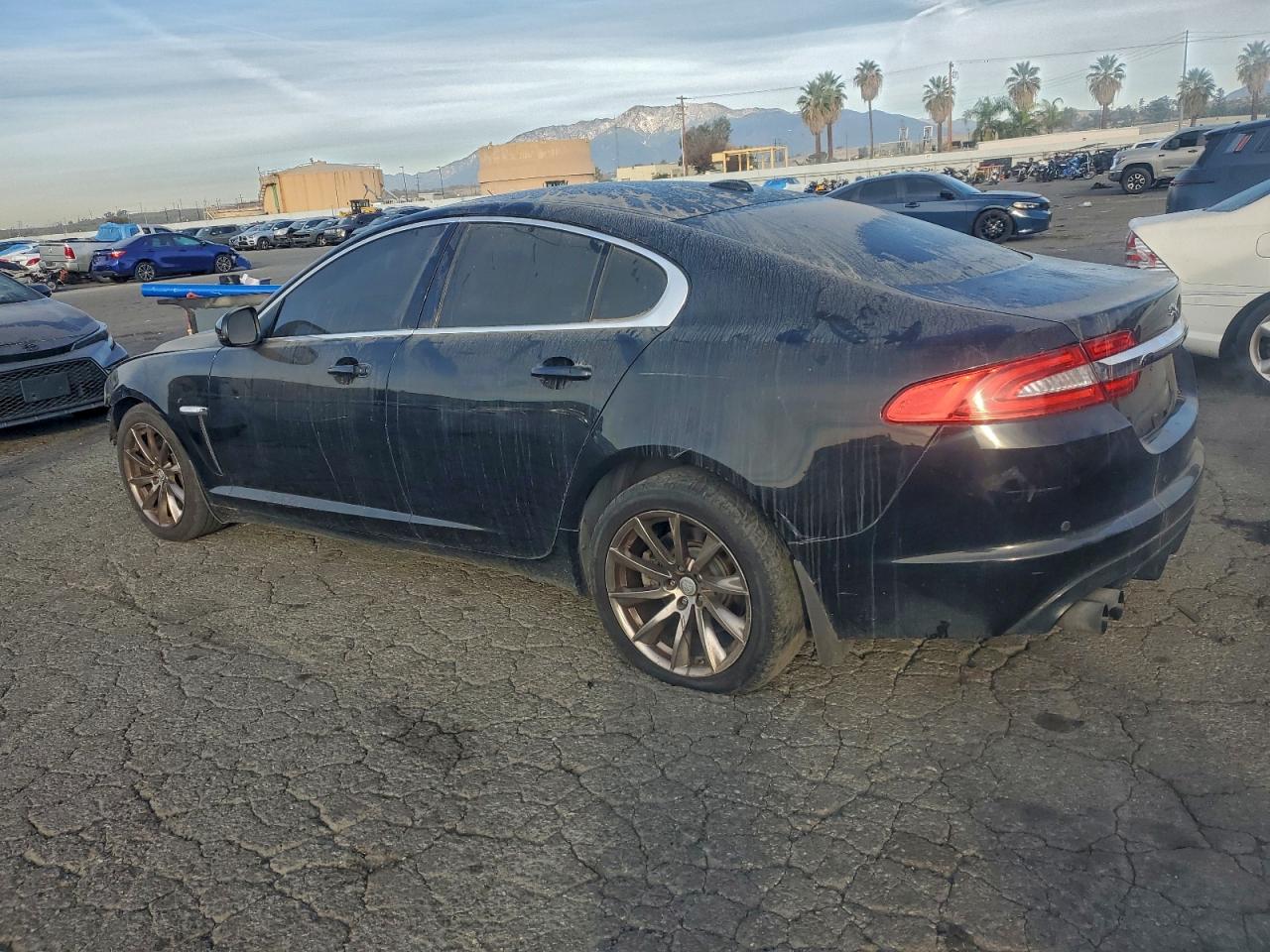 2012 JAGUAR XF photo 2