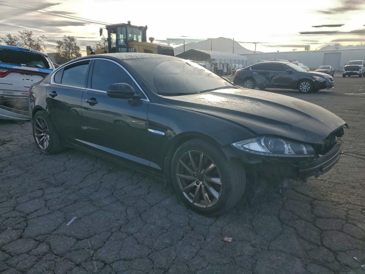 2012 JAGUAR XF photo 4