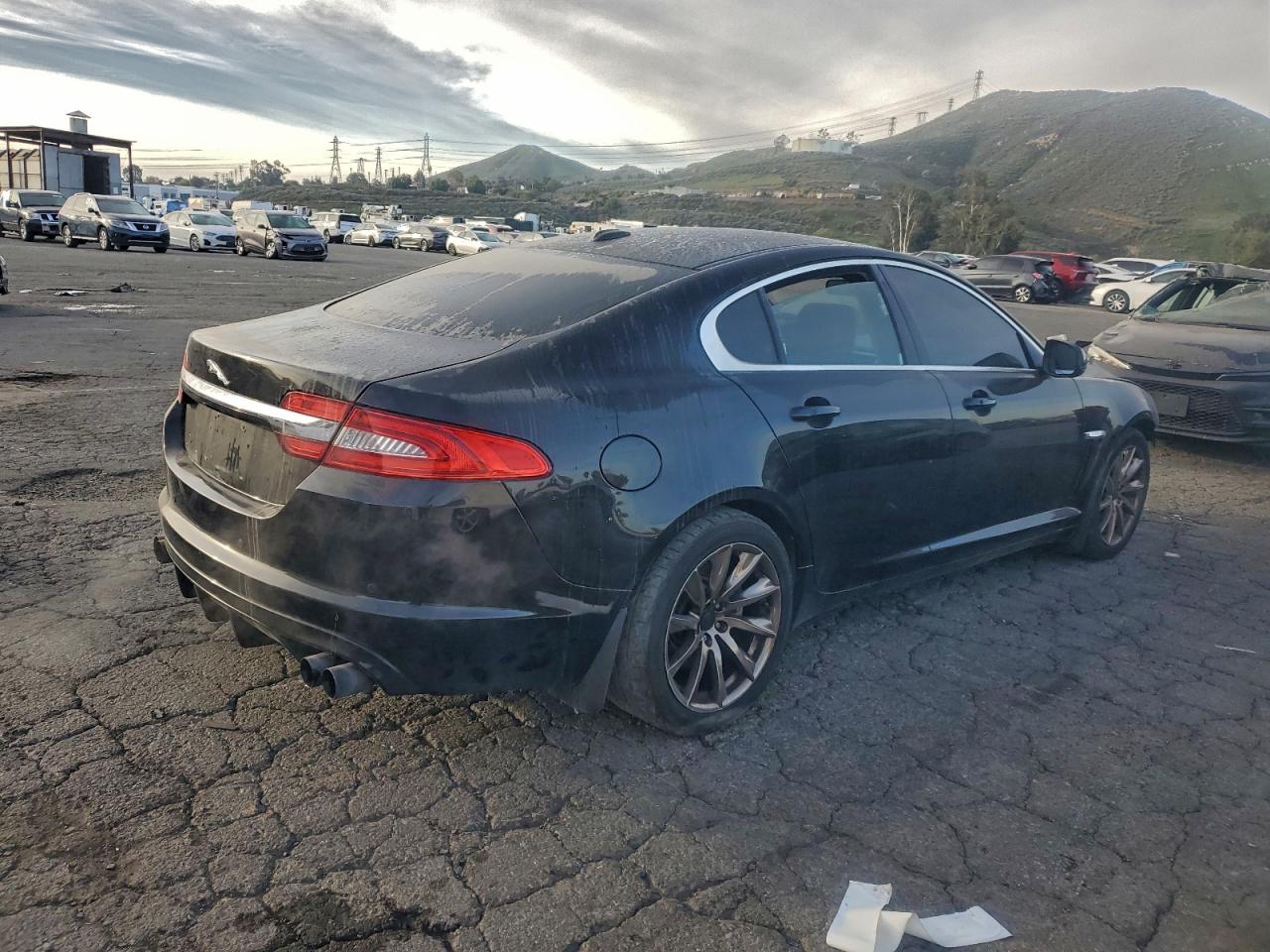 2012 JAGUAR XF photo 3