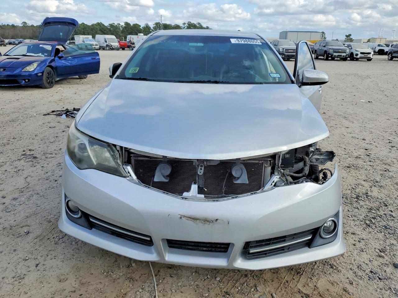 2014 TOYOTA CAMRY L photo 5