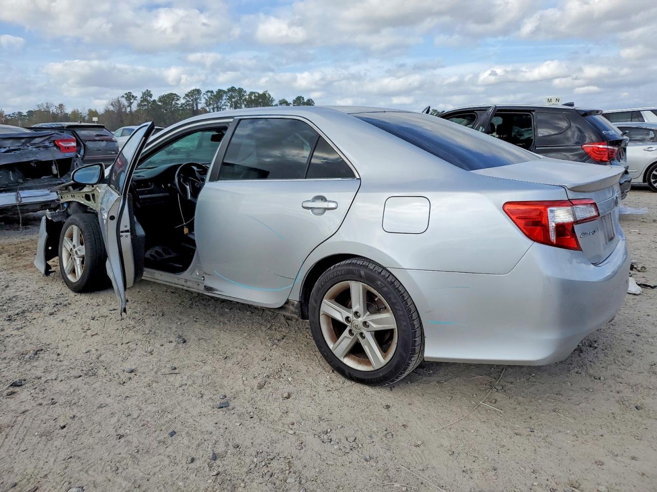 2014 TOYOTA CAMRY L photo 2