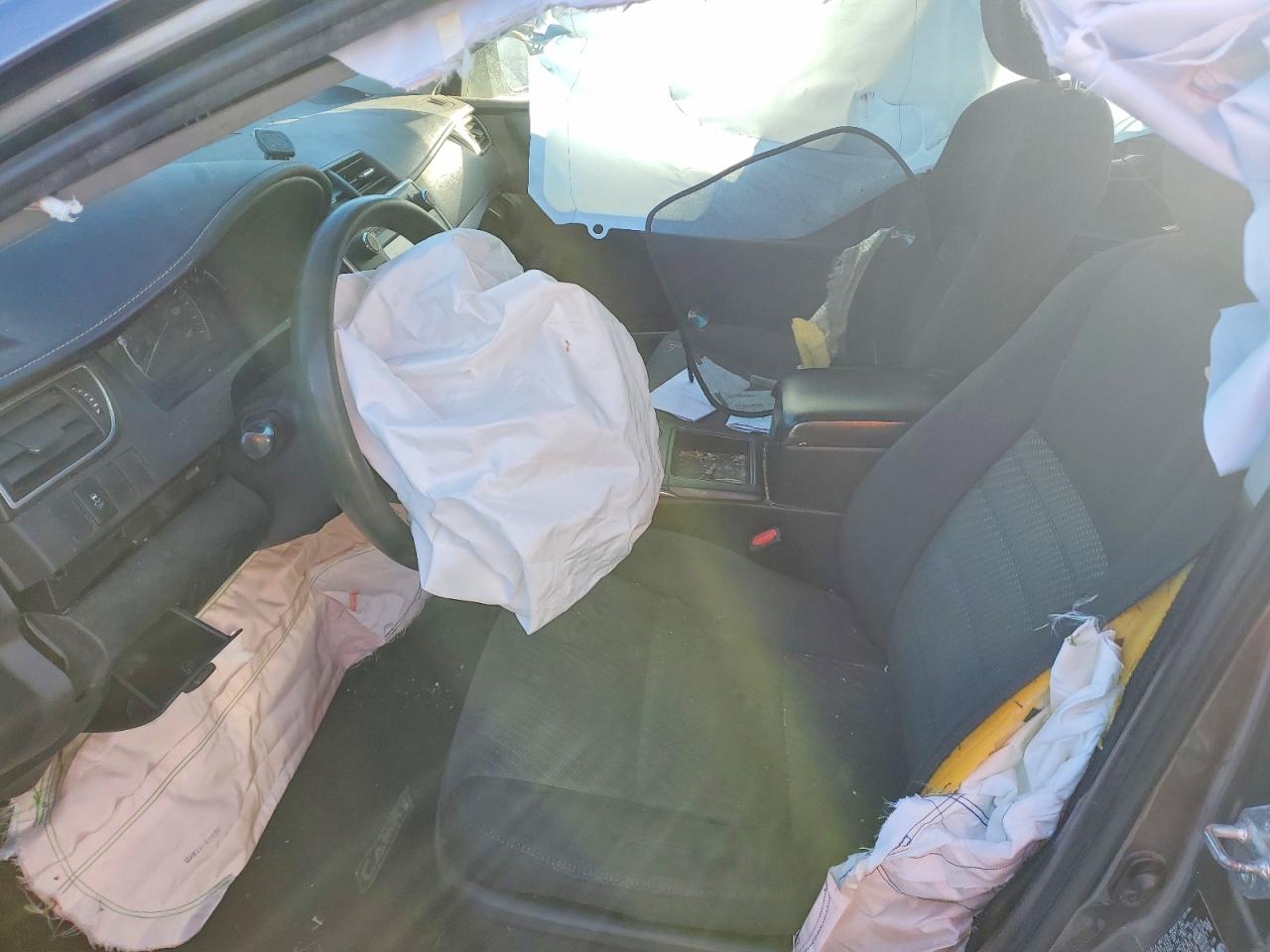 2015 TOYOTA CAMRY LE photo 7