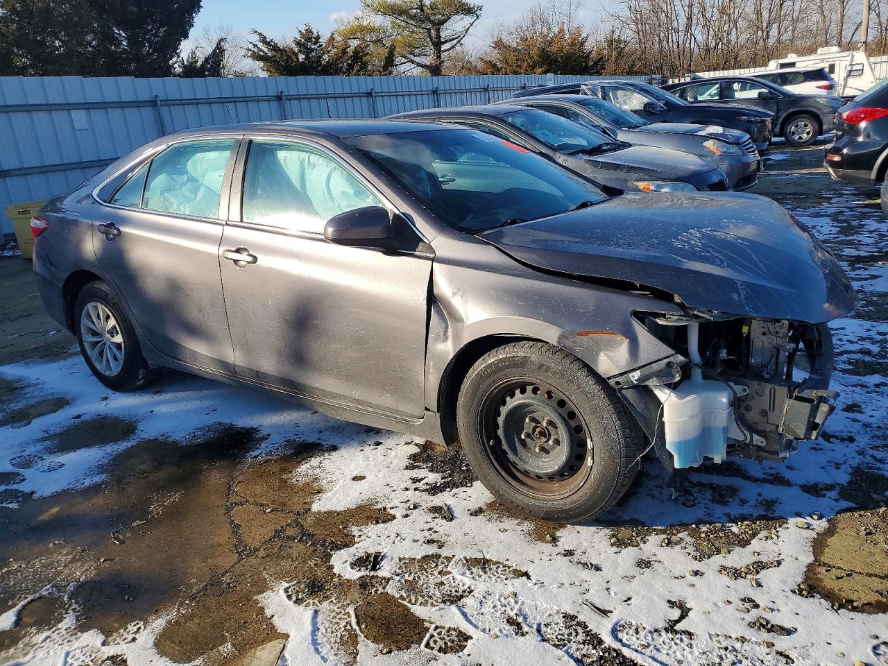 2015 TOYOTA CAMRY LE photo 4