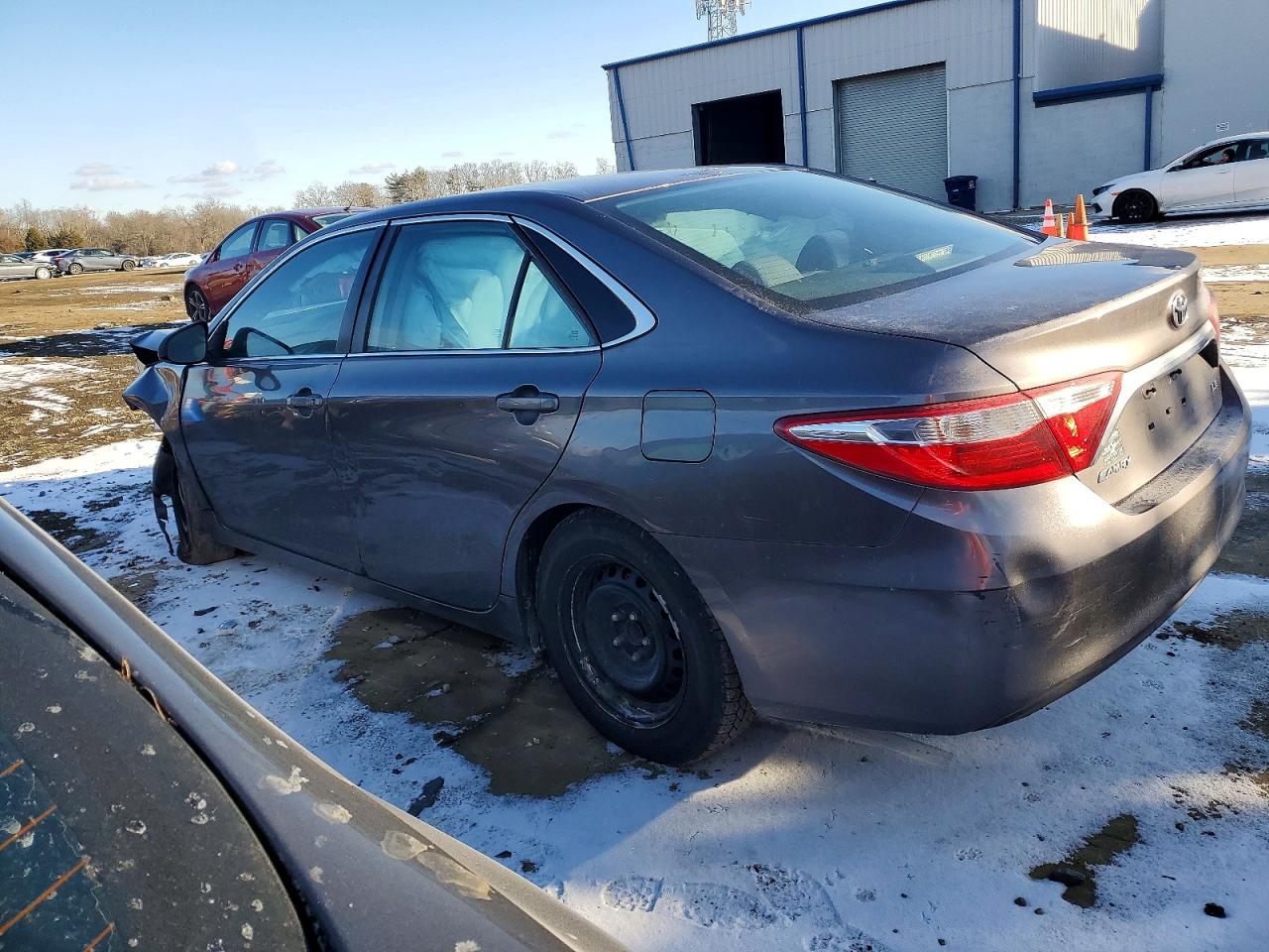 2015 TOYOTA CAMRY LE photo 2