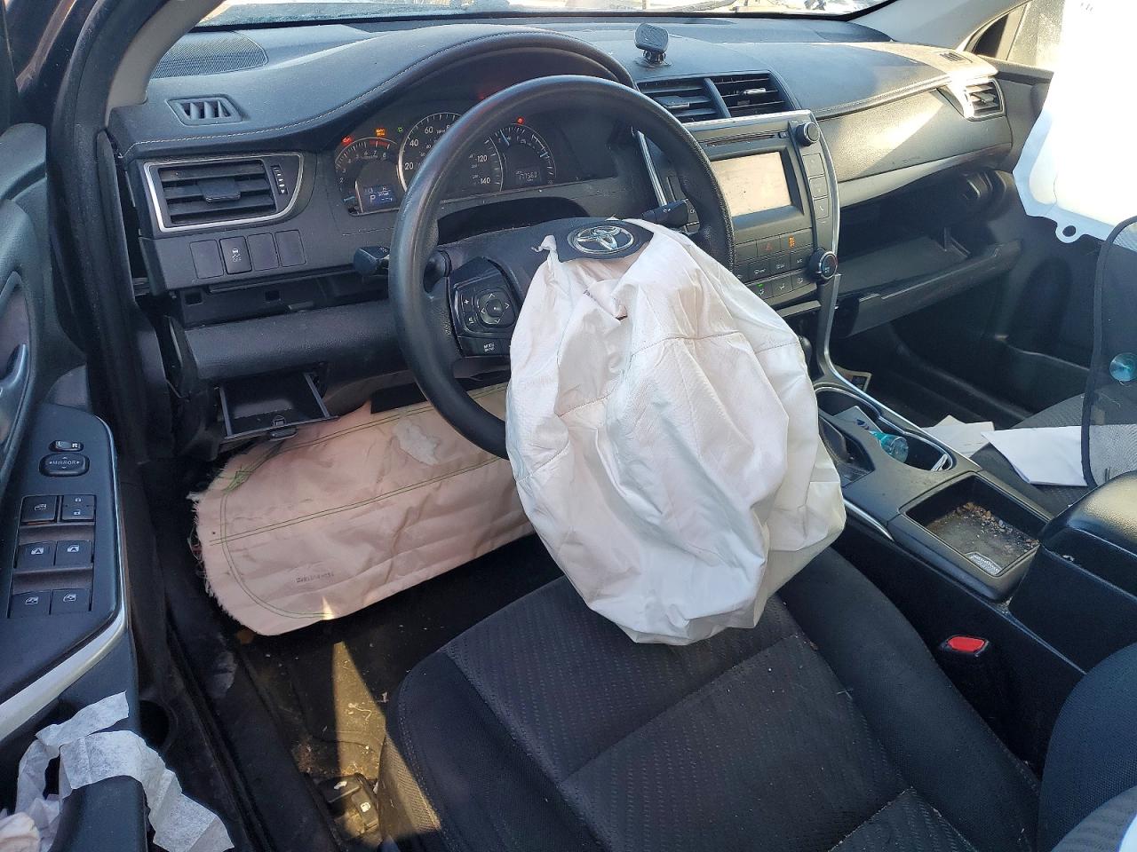 2015 TOYOTA CAMRY LE photo 8