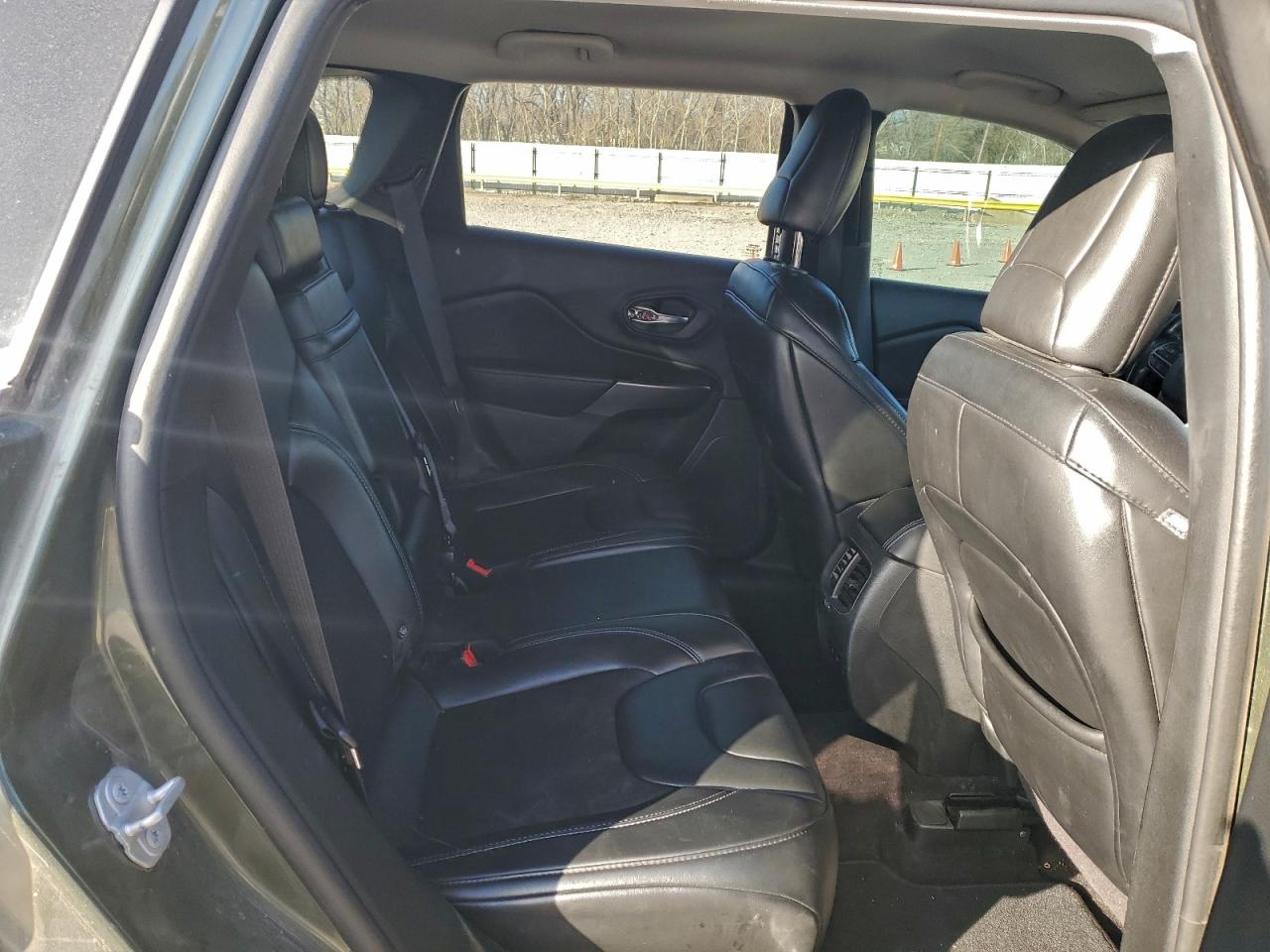 2019 JEEP CHEROKEE LATITUDE PLUS photo 10