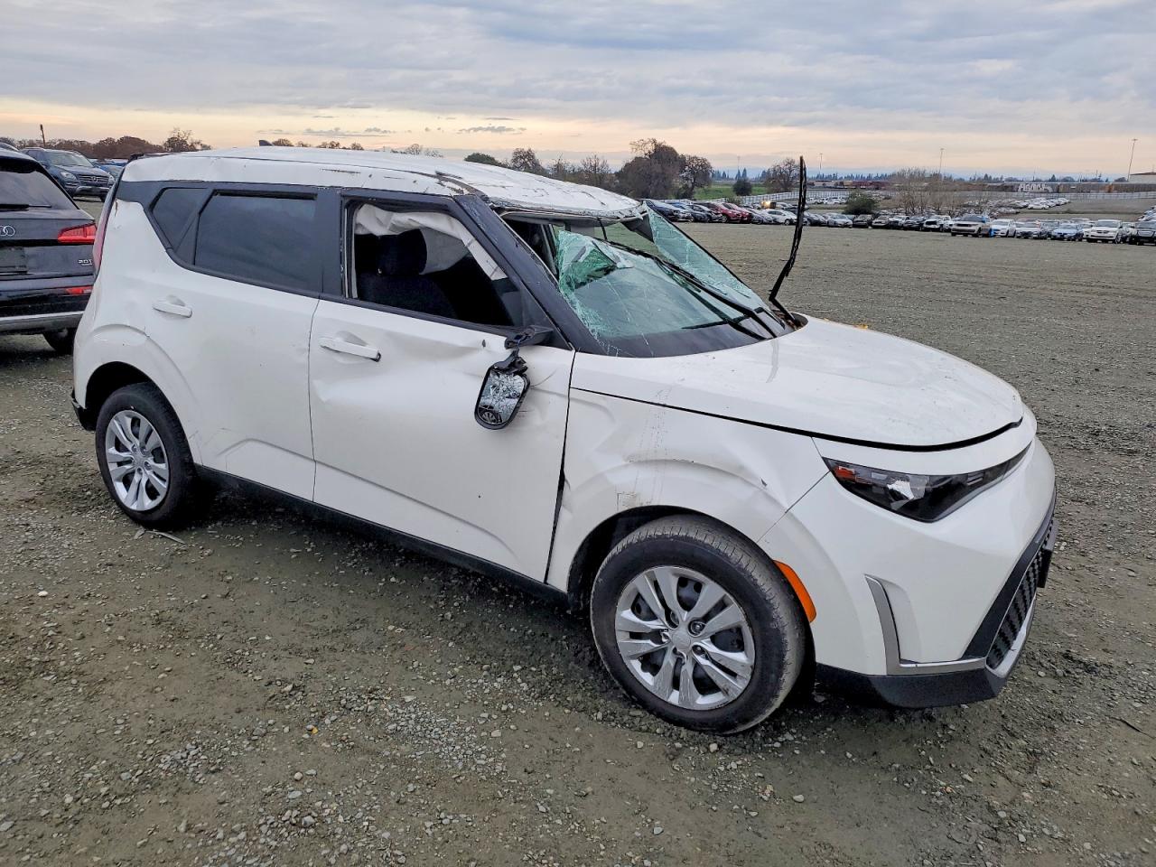 2025 KIA SOUL LX photo 4