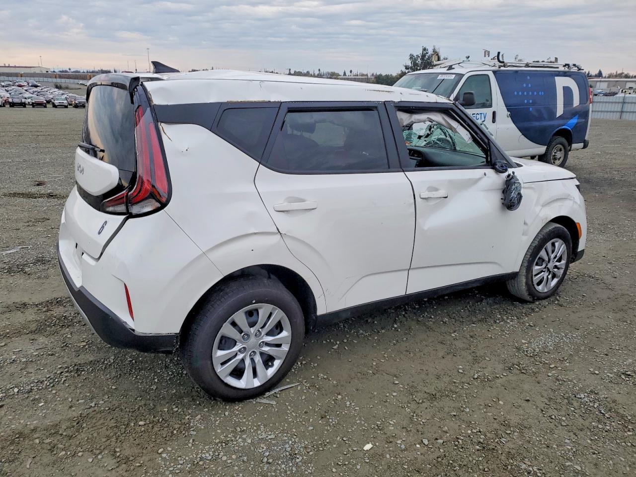 2025 KIA SOUL LX photo 3