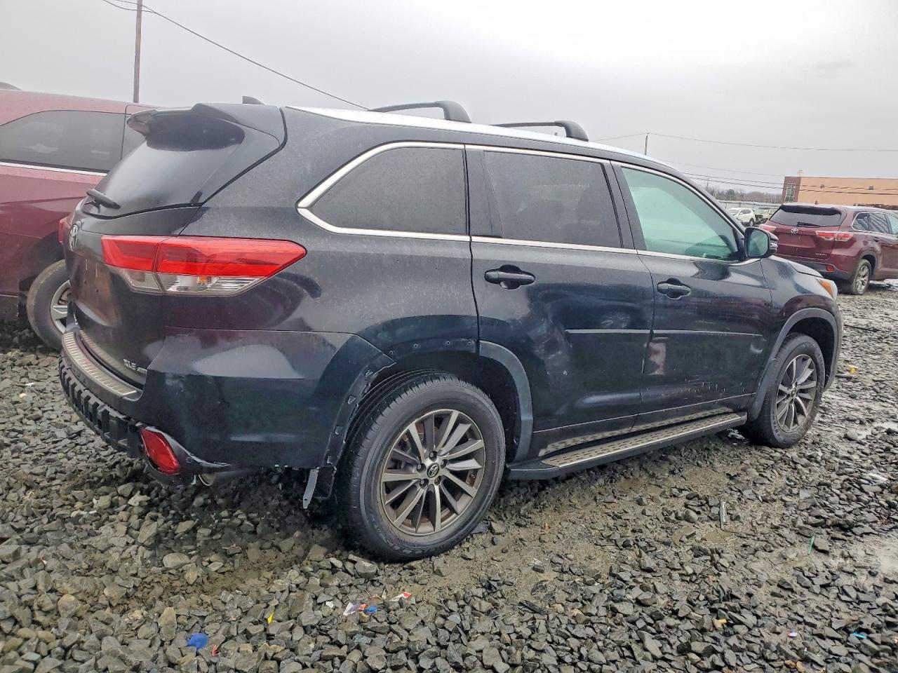 2018 TOYOTA HIGHLANDER SE photo 3