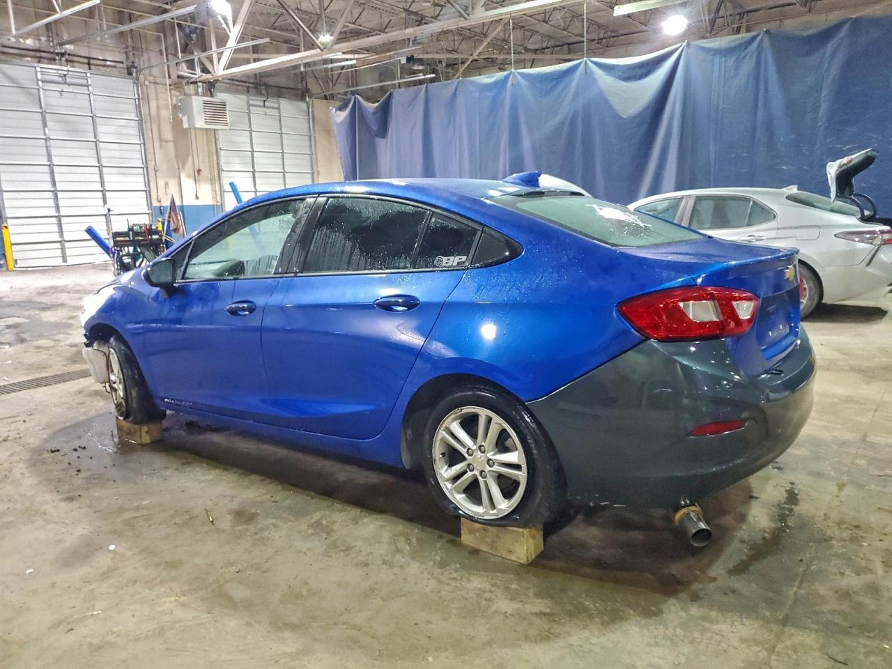 2017 CHEVROLET CRUZE LT photo 2