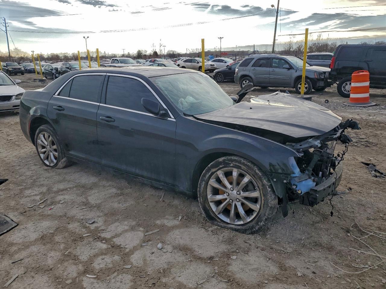 2019 CHRYSLER 300 TOURING photo 4