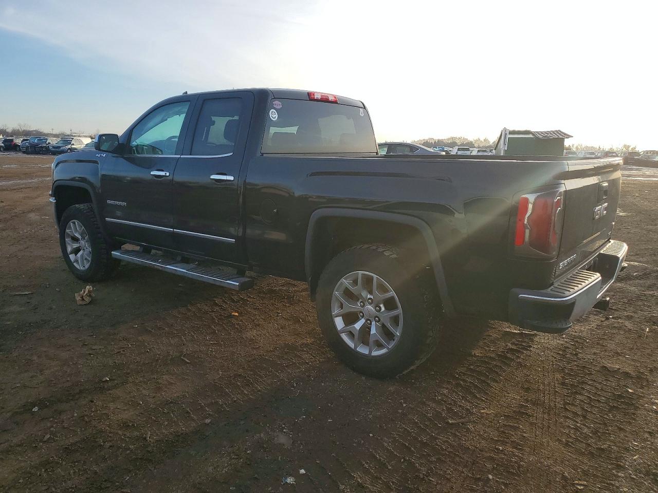 2017 GMC SIERRA photo 2