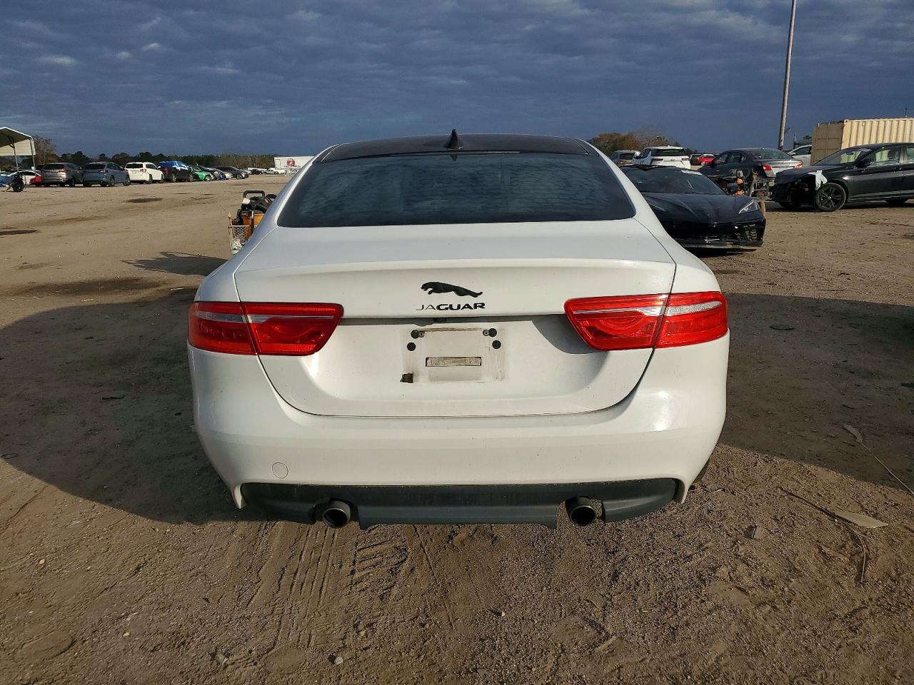 2017 JAGUAR XE photo 6