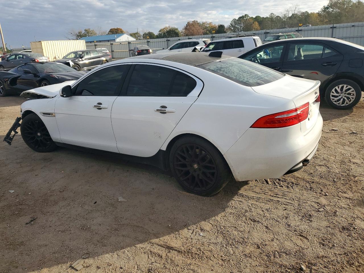 2017 JAGUAR XE photo 2