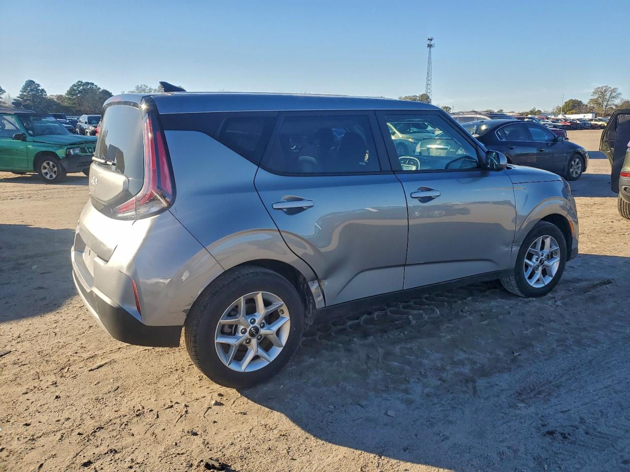 2025 KIA SOUL LX photo 3