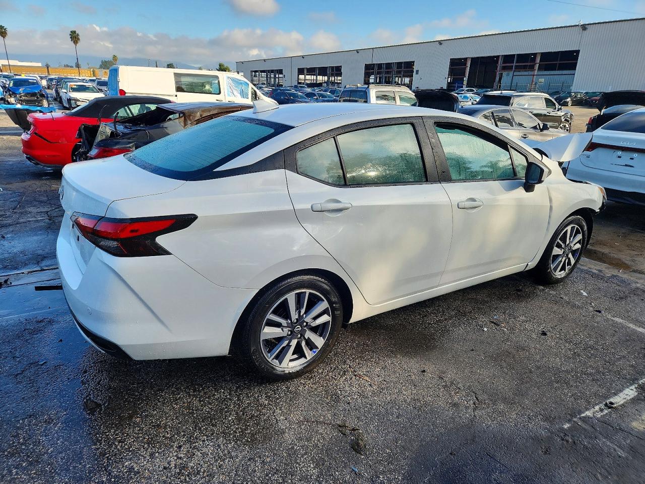 2025 NISSAN VERSA SV photo 3