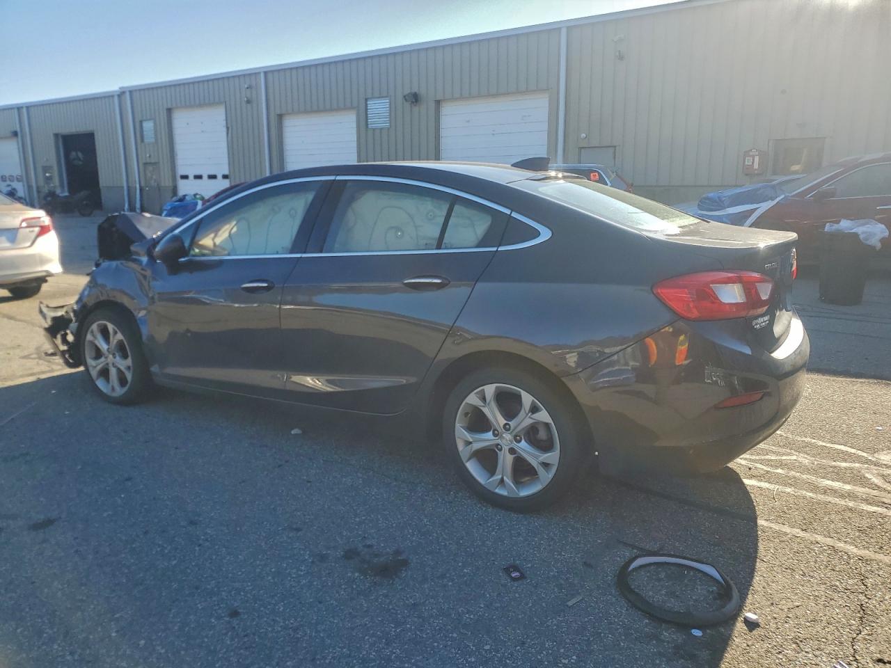 2017 CHEVROLET CRUZE PREMIER photo 2