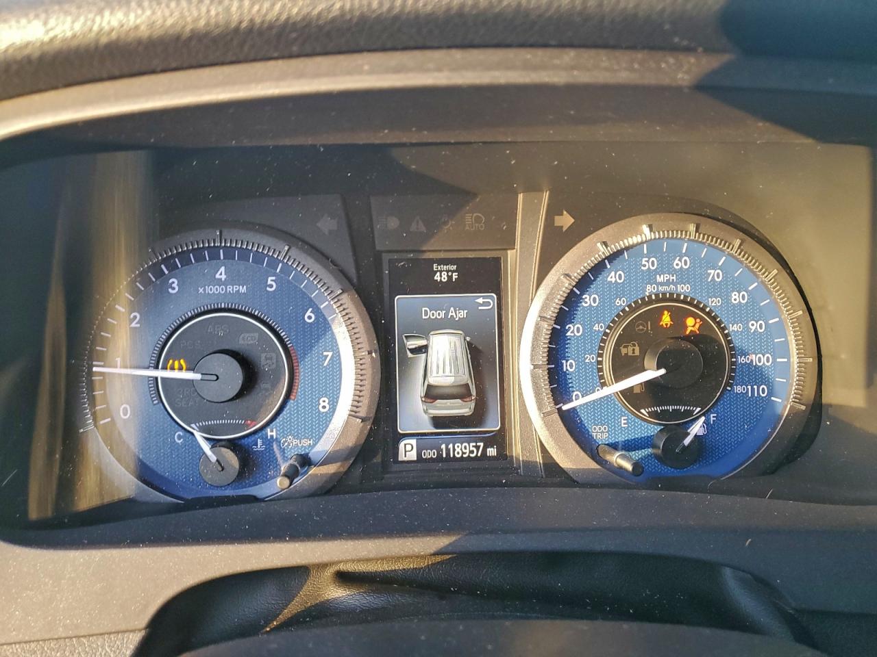 2016 TOYOTA SIENNA XLE photo 9