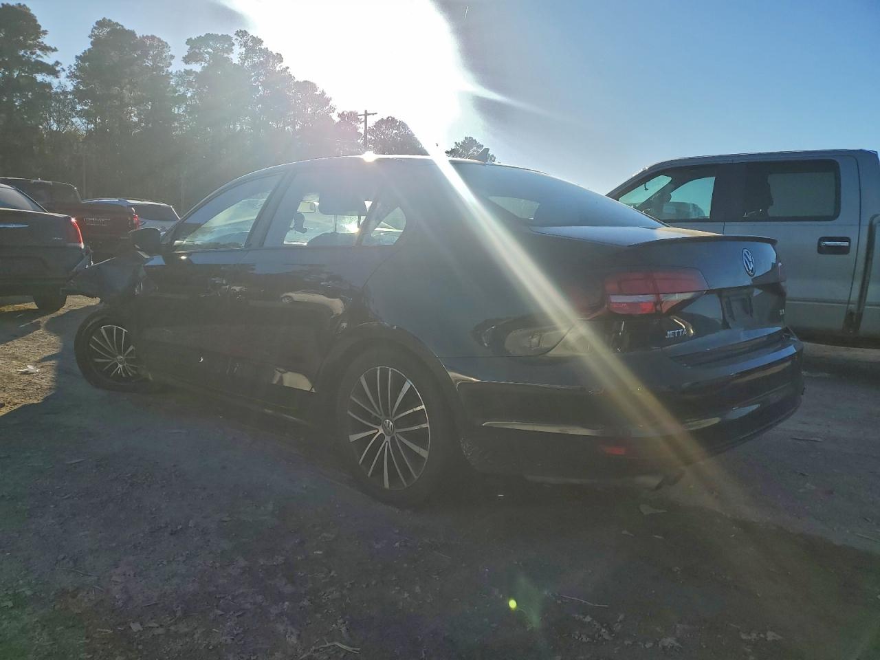 2016 VOLKSWAGEN JETTA SPORT photo 2