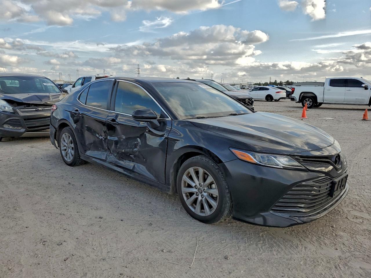 2018 TOYOTA CAMRY L photo 4