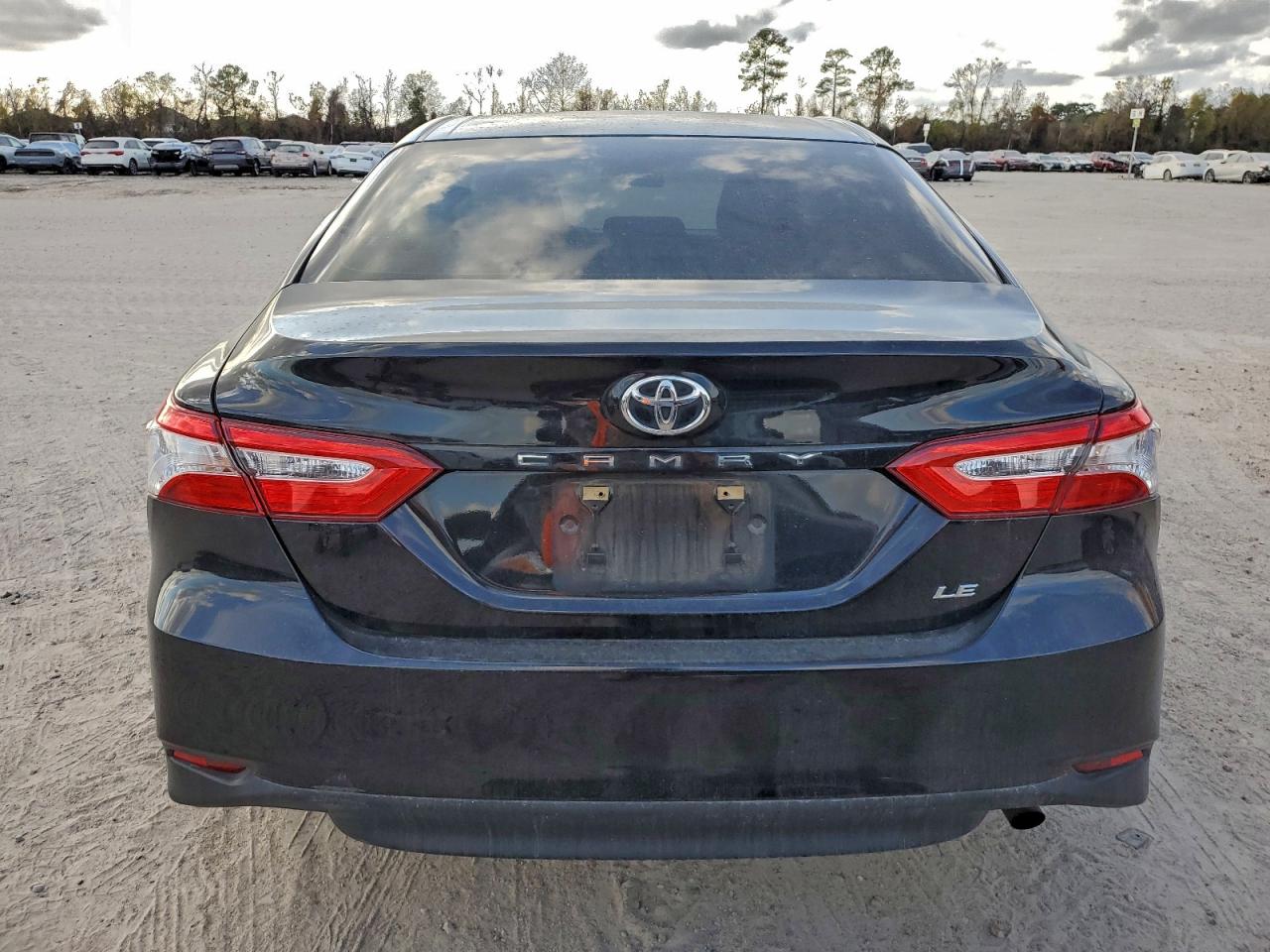 2018 TOYOTA CAMRY L photo 6