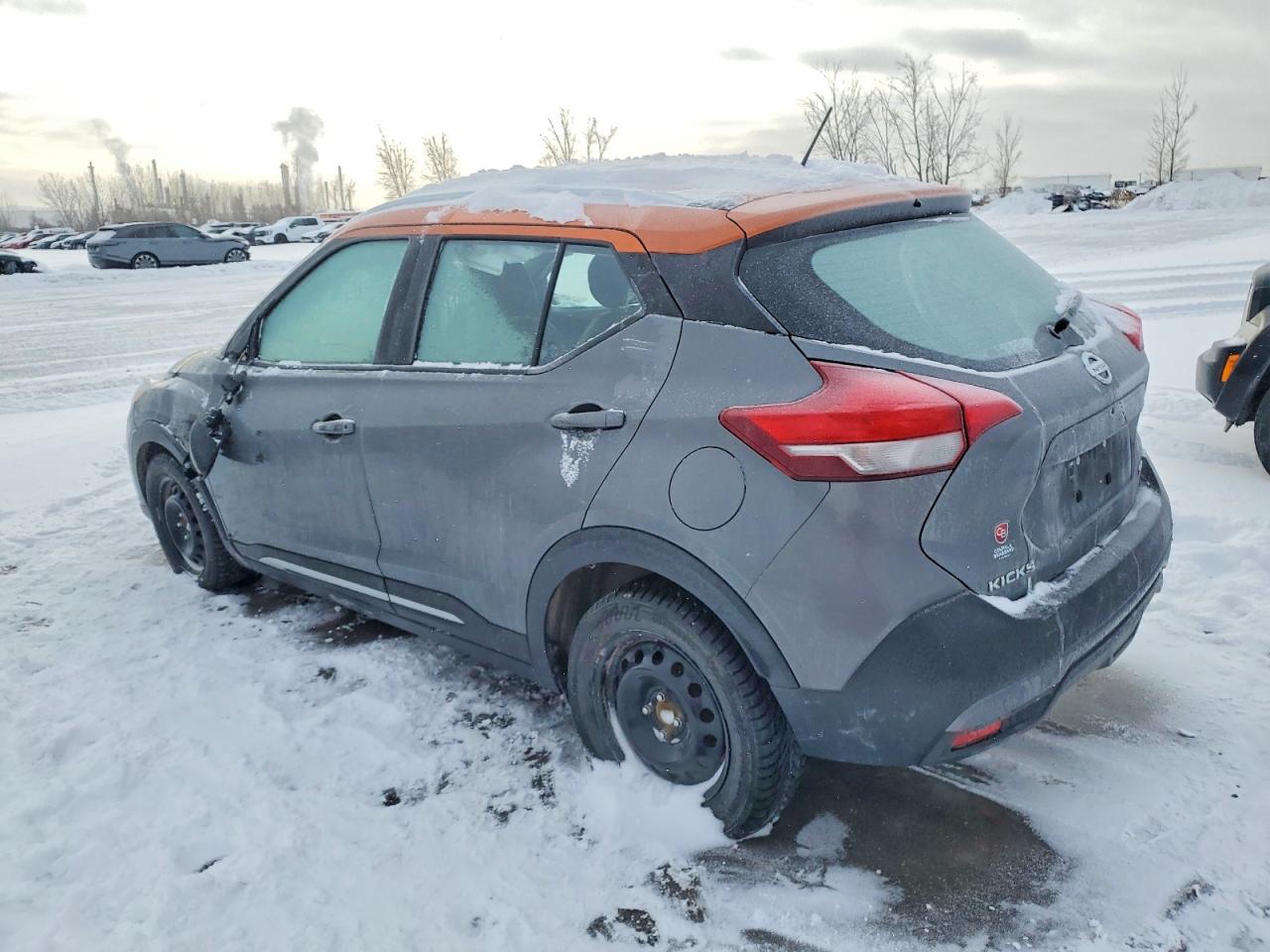 2018 NISSAN KICKS S photo 2