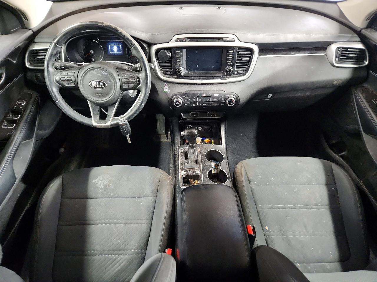 2017 KIA SORENTO LX photo 8