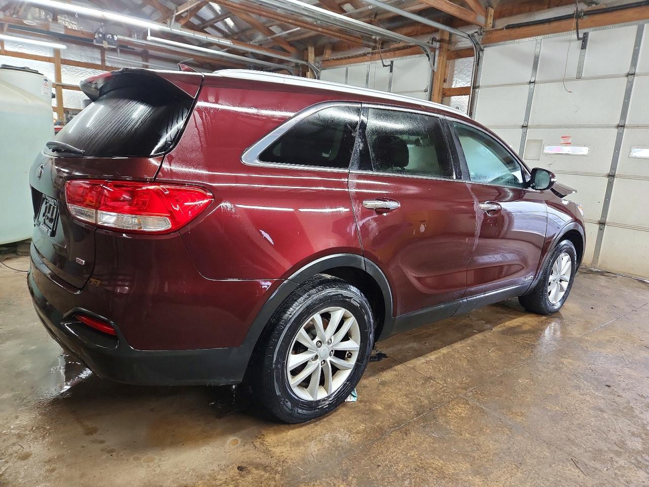 2017 KIA SORENTO LX photo 3