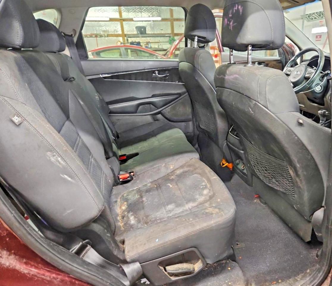 2017 KIA SORENTO LX photo 11