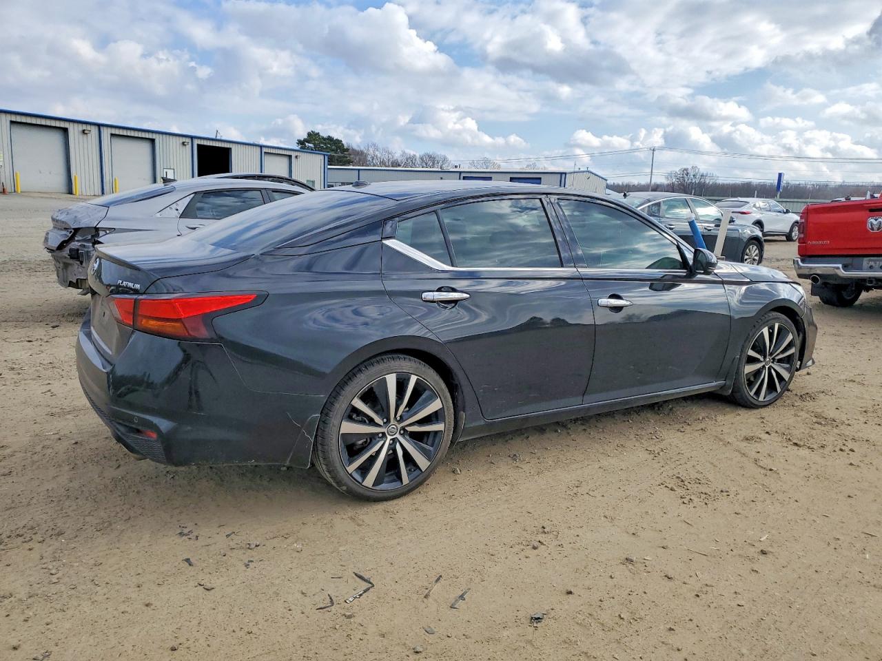 2019 NISSAN ALTIMA PLATINUM photo 3