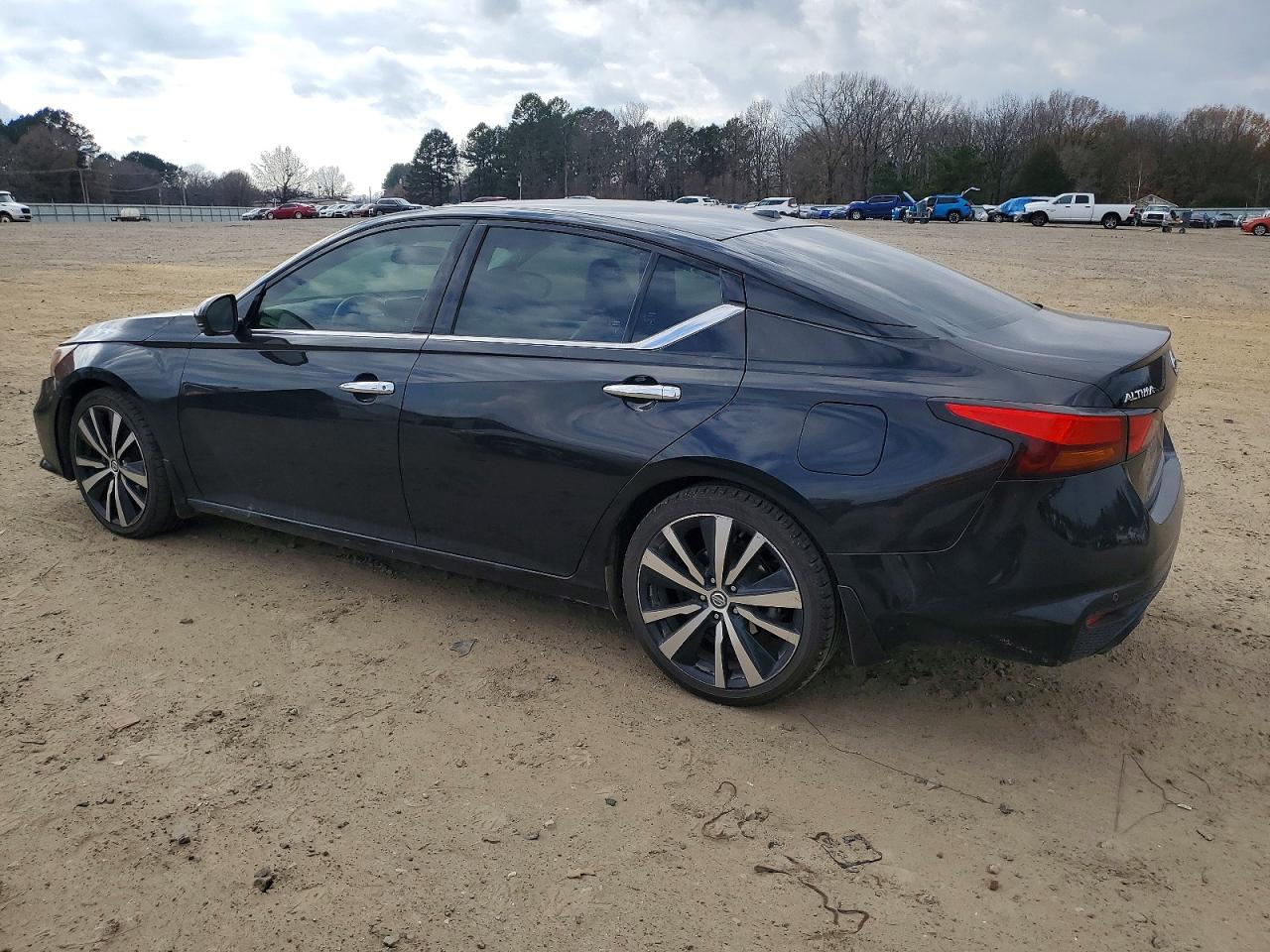 2019 NISSAN ALTIMA PLATINUM photo 2
