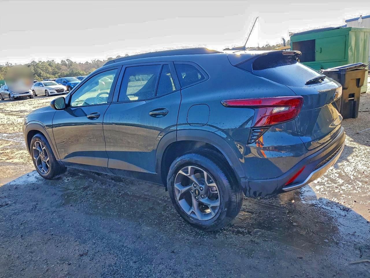 2025 CHEVROLET TRAX 1LT photo 2