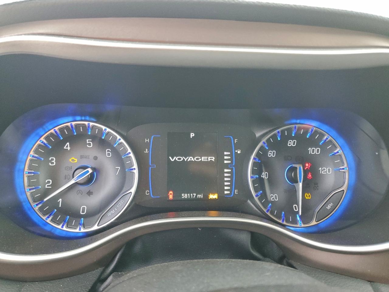 2023 CHRYSLER VOYAGER LX photo 9
