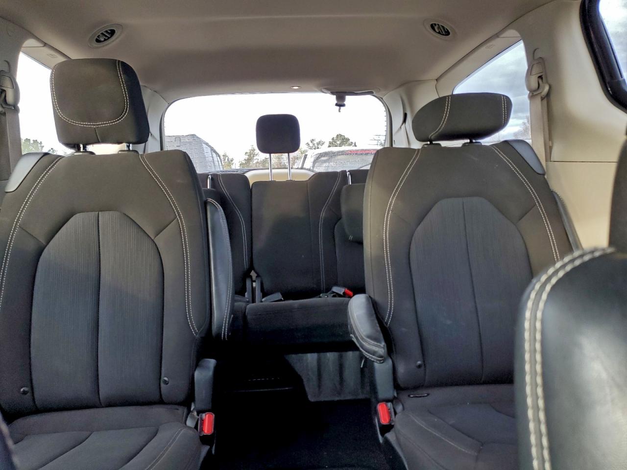 2023 CHRYSLER VOYAGER LX photo 10