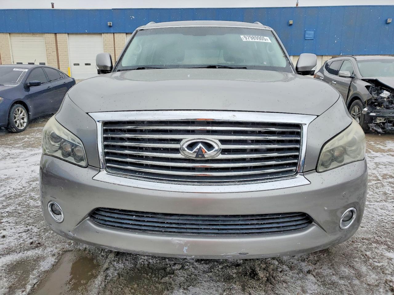 2012 INFINITI QX56 photo 5