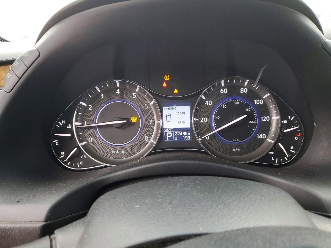 2012 INFINITI QX56 photo 9