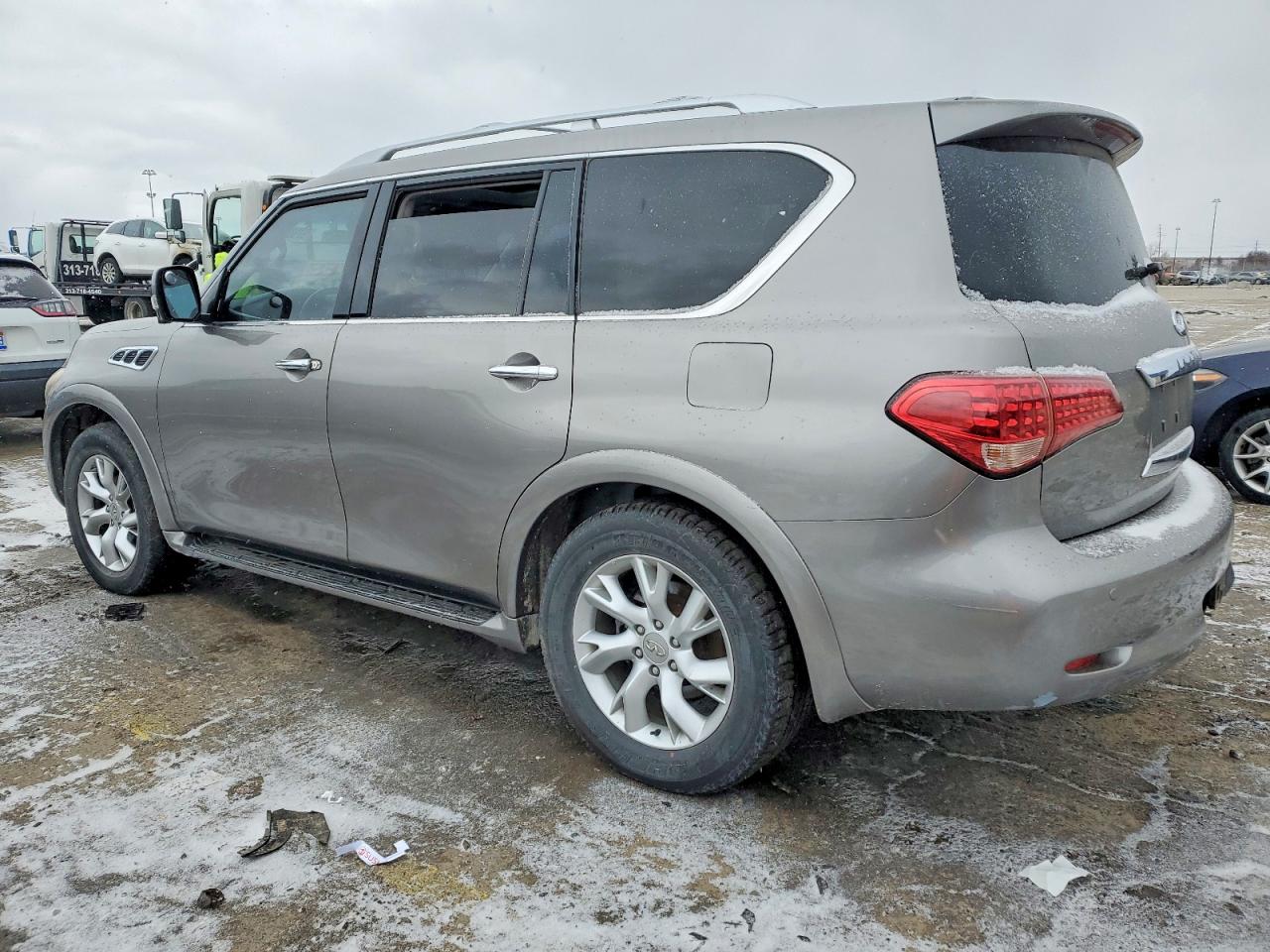 2012 INFINITI QX56 photo 2