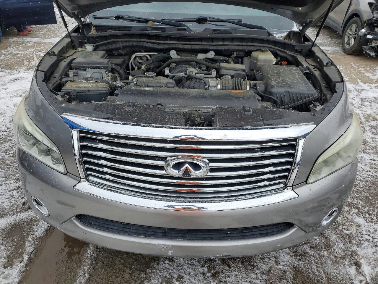 2012 INFINITI QX56 photo 11