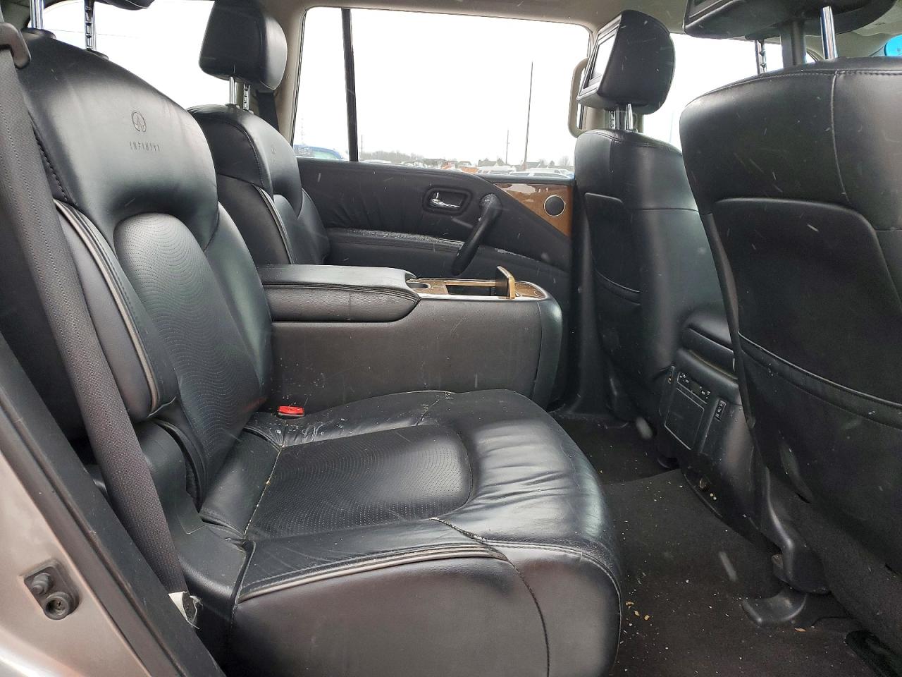 2012 INFINITI QX56 photo 10