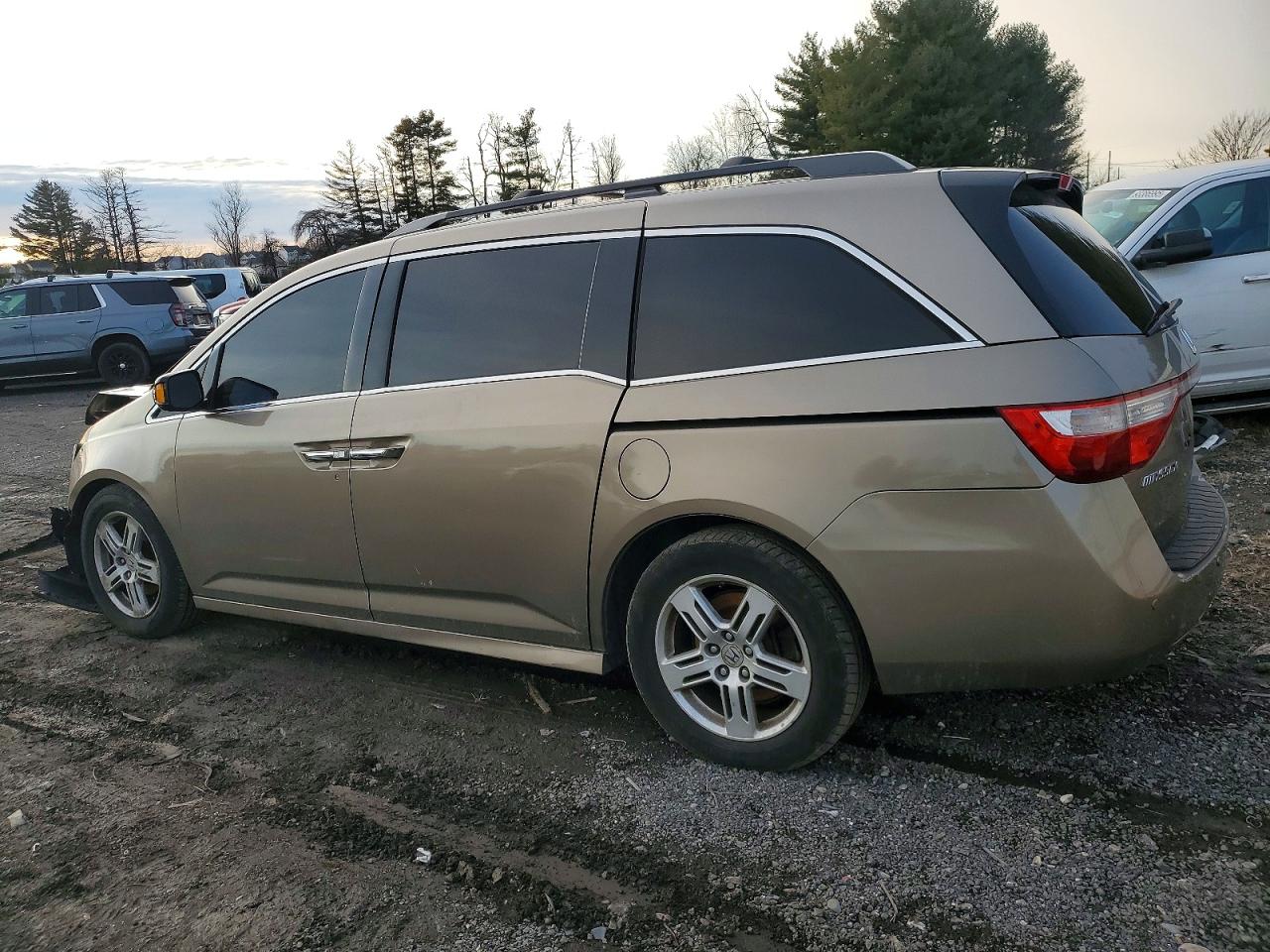 2012 HONDA ODYSSEY TOURING photo 2
