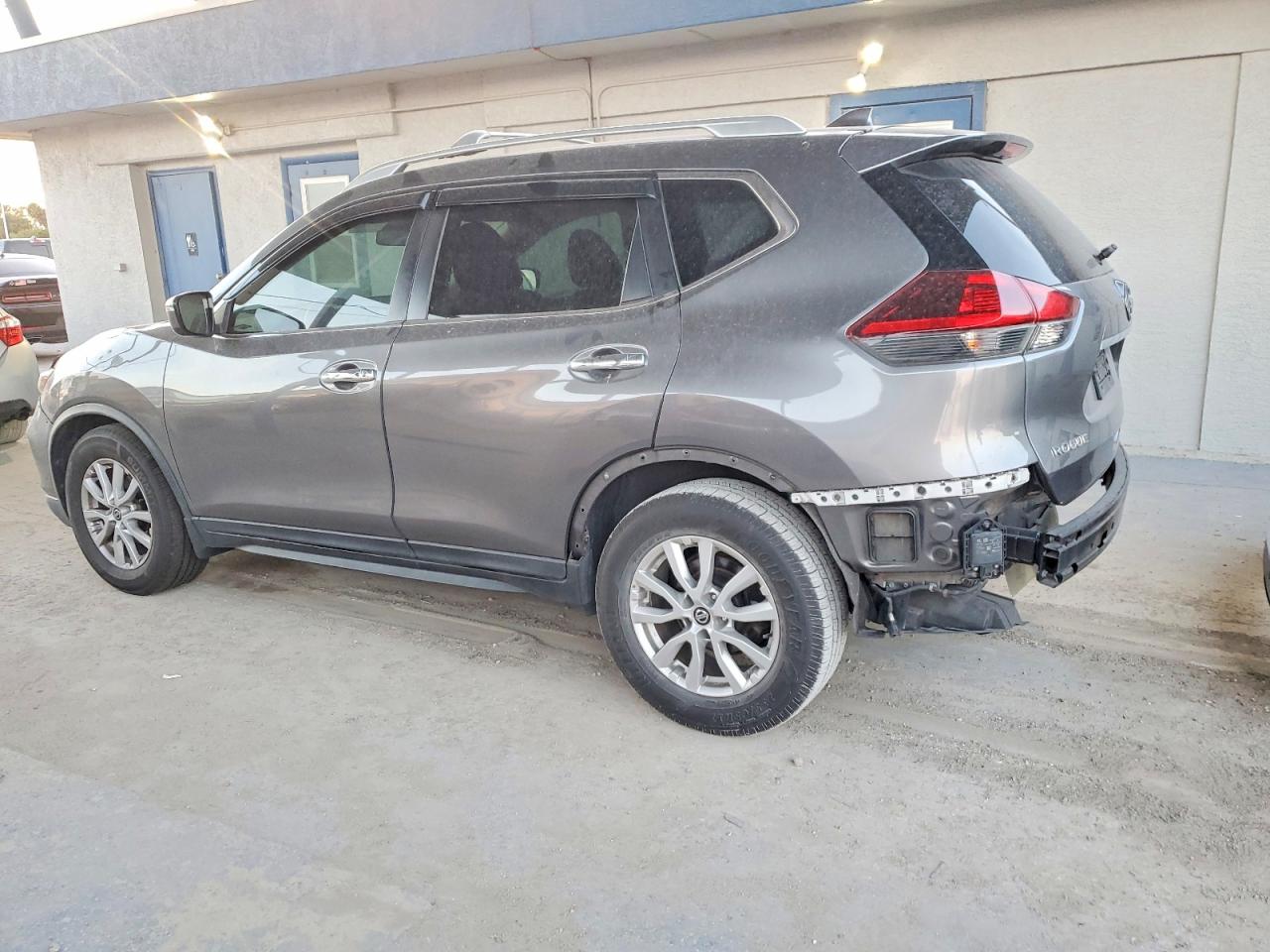 2019 NISSAN ROGUE S photo 2