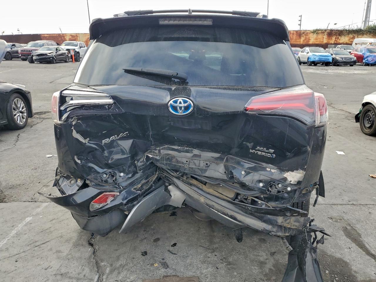 2017 TOYOTA RAV4 HV LE photo 6