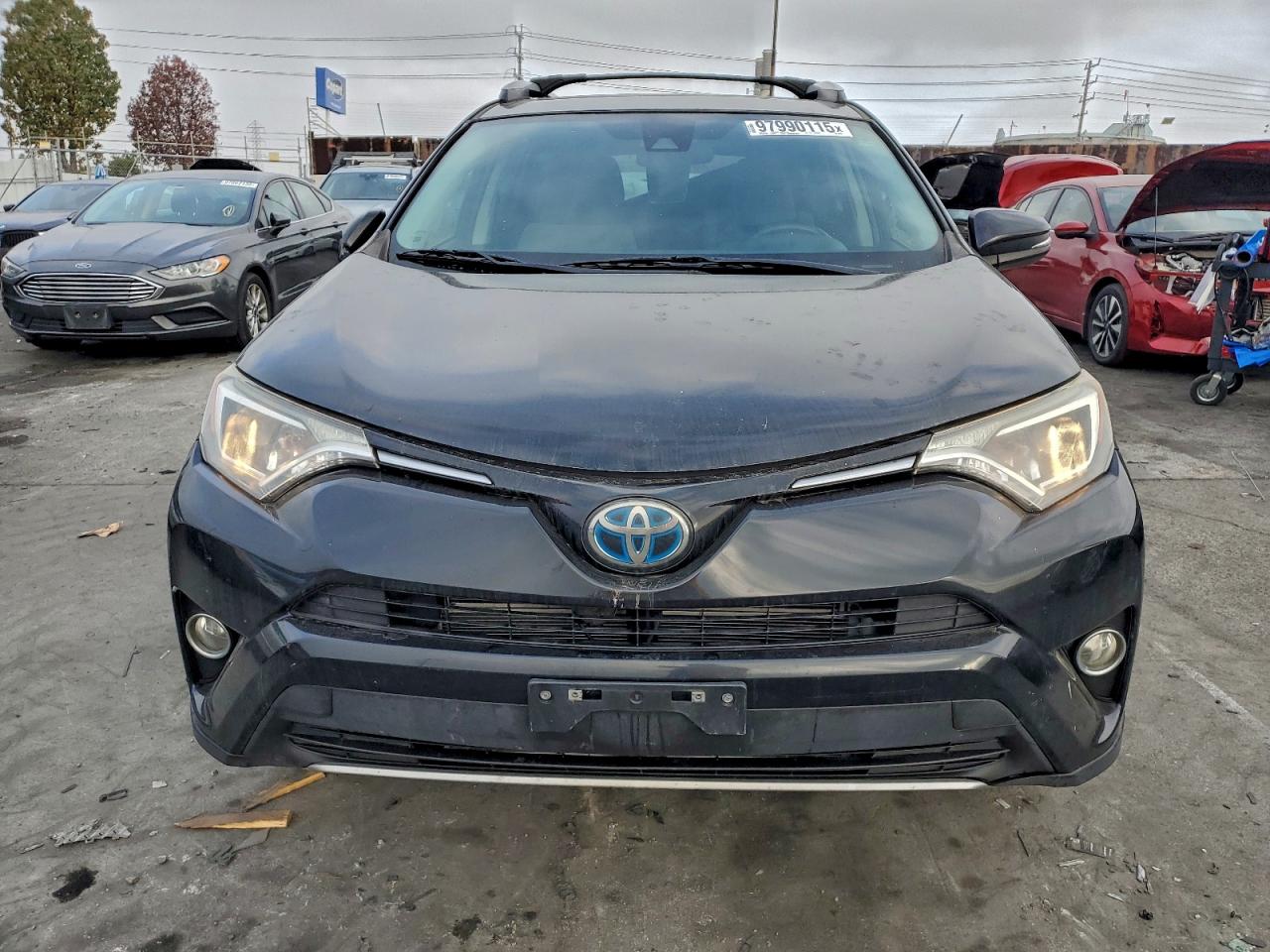 2017 TOYOTA RAV4 HV LE photo 5