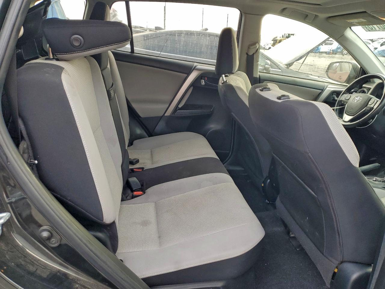 2017 TOYOTA RAV4 HV LE photo 11